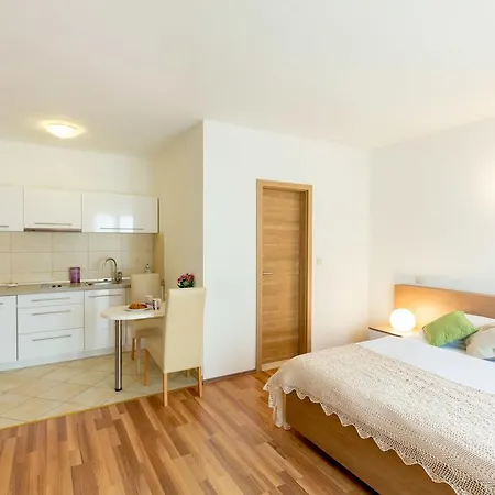 Aurora Lapad Central Suites Apartment *