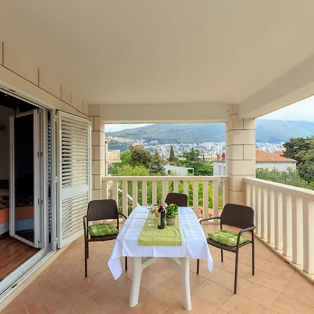 Aurora Lapad Central Suites Apartment