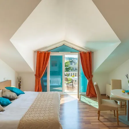 Aurora Lapad Central Suites شقة