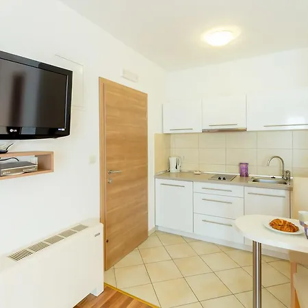 Aurora Lapad Central Suites Apartmán *