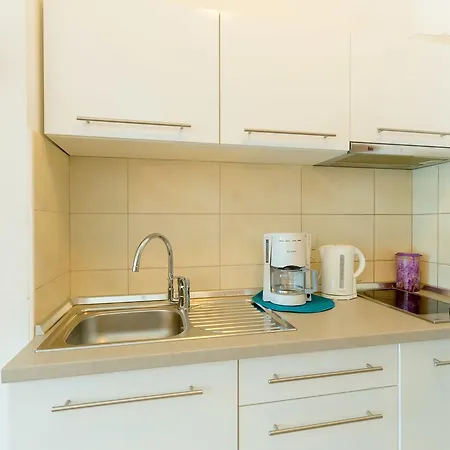 Aurora Lapad Central Suites *