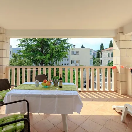Aurora Lapad Central Suites دوبروفينك